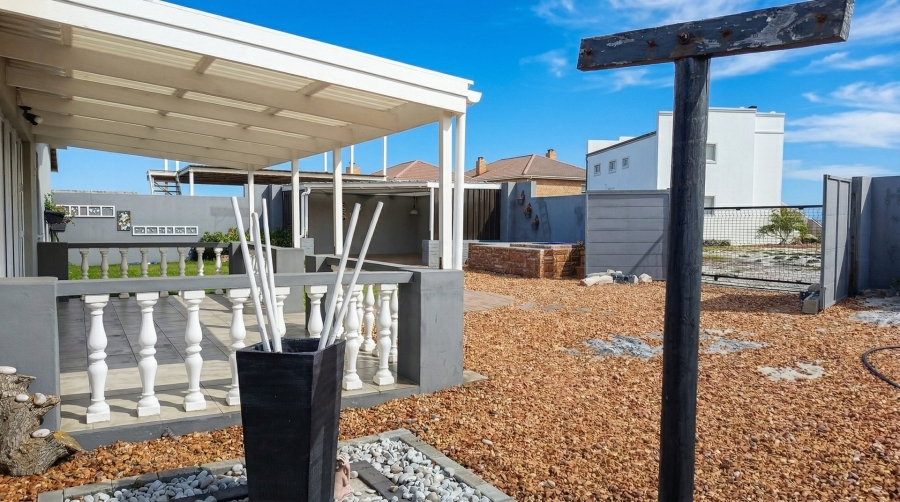 To Let 4 Bedroom Property for Rent in Oceanview Heights Western Cape